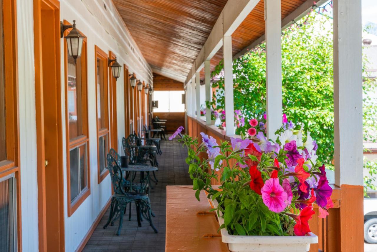 Cedar Motel Radium Hot Springs Εξωτερικό φωτογραφία