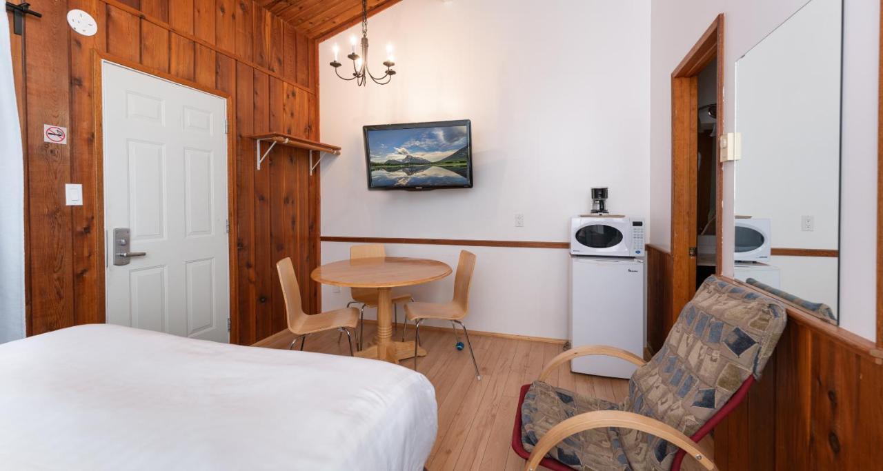 Cedar Motel Radium Hot Springs Εξωτερικό φωτογραφία