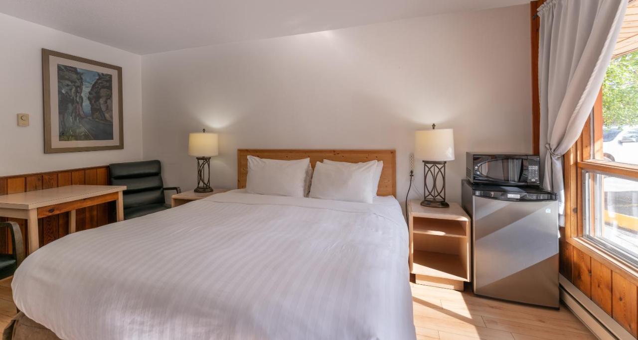 Cedar Motel Radium Hot Springs Εξωτερικό φωτογραφία