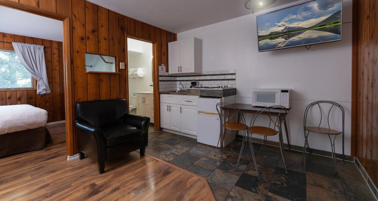 Cedar Motel Radium Hot Springs Εξωτερικό φωτογραφία