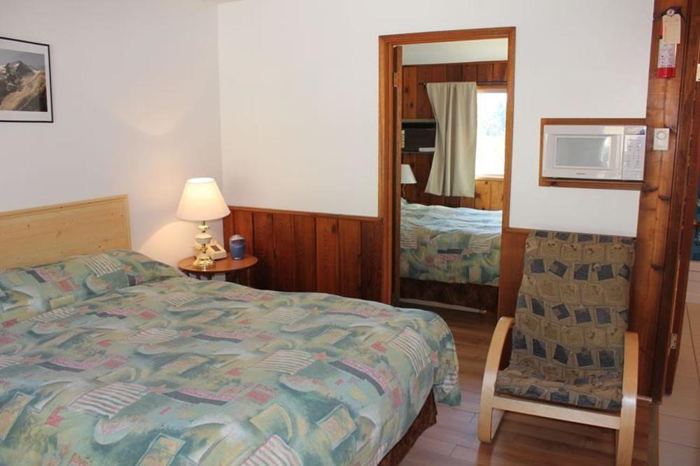 Cedar Motel Radium Hot Springs Εξωτερικό φωτογραφία