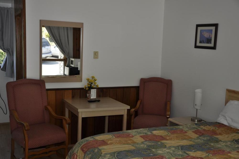 Cedar Motel Radium Hot Springs Εξωτερικό φωτογραφία