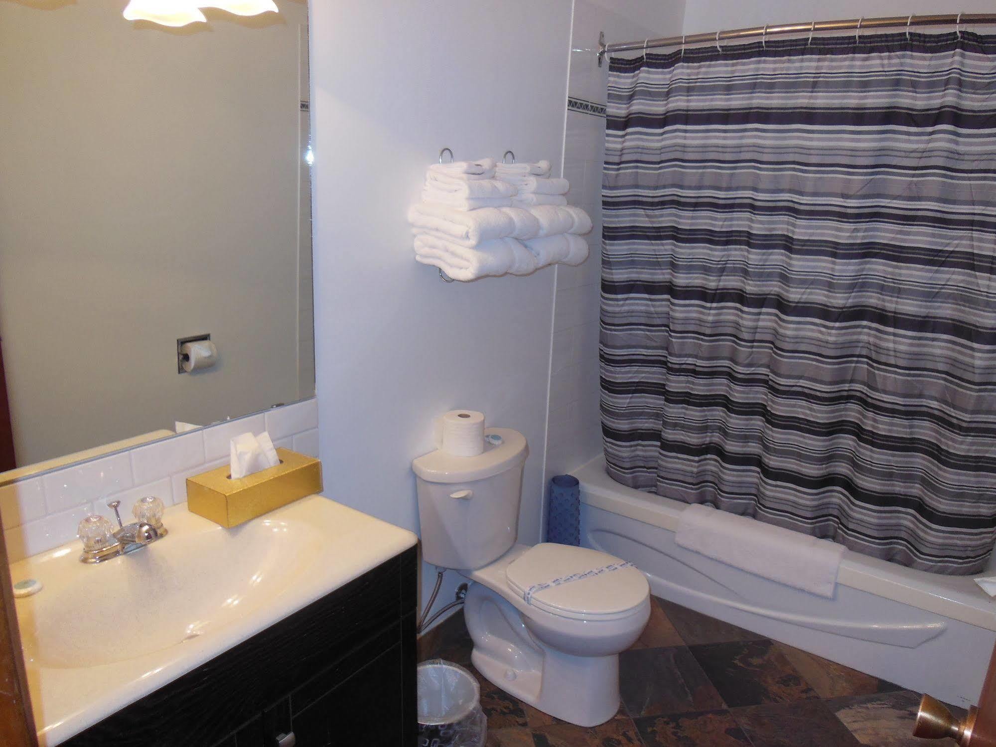 Cedar Motel Radium Hot Springs Εξωτερικό φωτογραφία