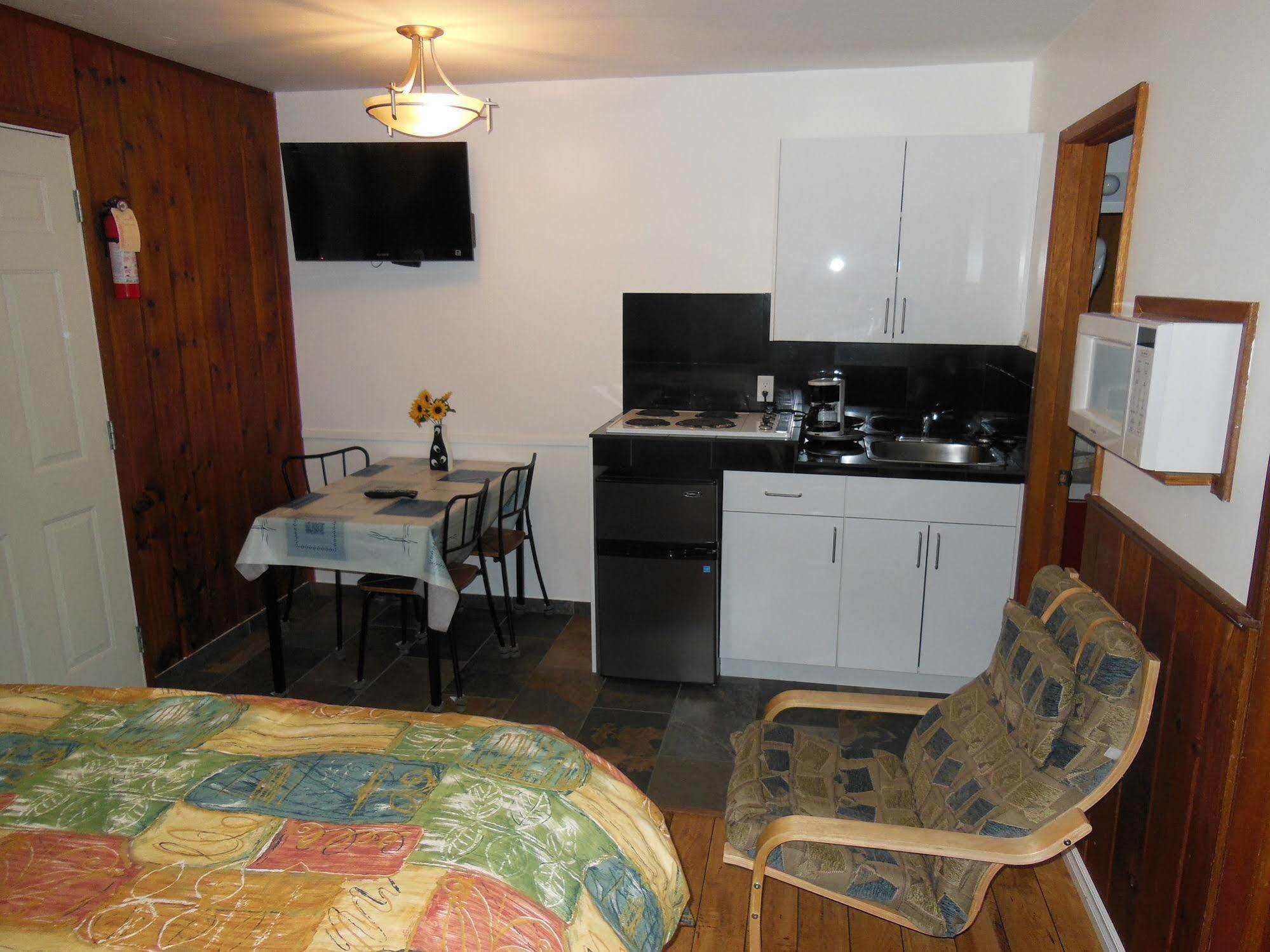 Cedar Motel Radium Hot Springs Εξωτερικό φωτογραφία